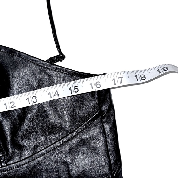 Black pleather lace up crop top - faux leather stretchy bustier - Shein size M - Picture 4 of 5